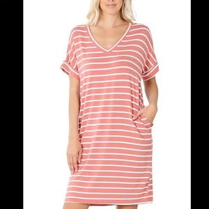 Striped v-neck dress with pockets